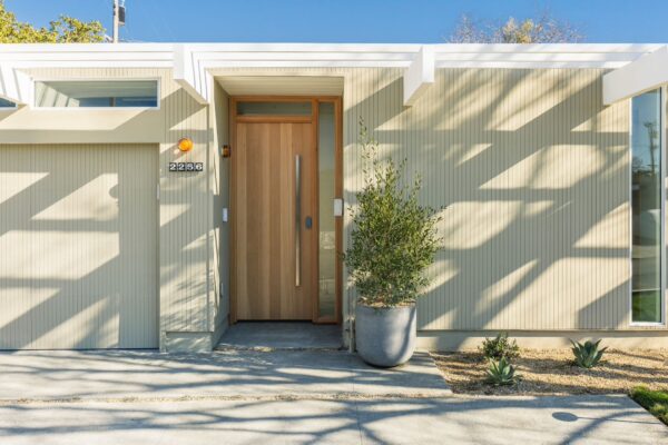 4-web-or-mls-So Gold Photo-4