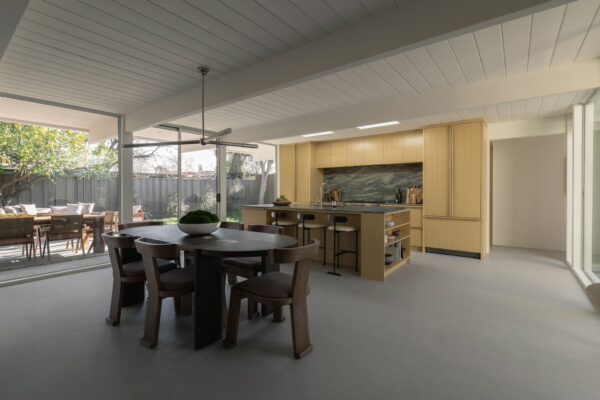 7-web-or-mls-So Gold Photo-7